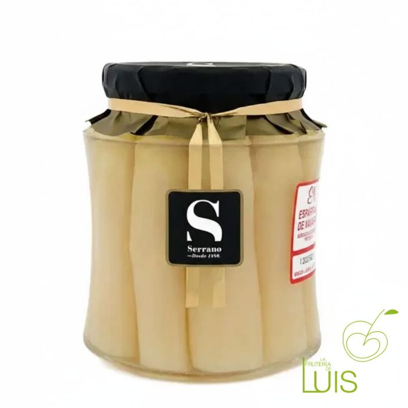 Tarro de espárragos blancos Rafaello (Conservas Serrano) sobre fondo blanco — yemas listas para servir.