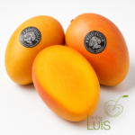 Mangos Azúcar: sabor tropical en estado puro 🥭 Los Mangos Azúcar son una auténtica delicia natural. De tamaño pequeño pero intensamente dulces, destacan por su textura jugosa, carne sin fibras y un aroma que te transporta al trópico. Ideales para disfrutar solos, en postres o como snack saludable. Su piel fina y su pulpa amarilla vibrante los convierten en una fruta perfecta para cualquier momento del día. Además, su sabor equilibrado entre dulzura y frescura los hace irresistibles para toda la familia. 👉 ¿Por qué elegir nuestros Mangos Azúcar? • Extra dulces y jugosos, listos para consumir. • Pequeños, prácticos y perfectos para llevar o regalar. • Presentados con etiqueta de garantía de calidad “Froutique – Fruit Jewelry”. • Disponibles por tiempo limitado: ¡aprovecha mientras duran! ⸻ 🟢 H2: Receta rápida con Mangos Azúcar Tarta fría de yogur y Mango Azúcar (para 4 personas) Ingredientes: • 4 Mangos Azúcar maduros • 2 yogures naturales (o griegos) • 100 ml de nata líquida para montar • 4 cucharadas de miel o sirope natural • 6 galletas tipo digestive • 2 cucharadas de mantequilla derretida Preparación: 1. Tritura las galletas y mézclalas con la mantequilla derretida. Coloca la base en vasitos o moldes y presiona con una cuchara. 2. Pela los Mangos Azúcar, corta dos en dados pequeños y los otros dos tritúralos hasta obtener un puré. 3. Mezcla el yogur con la nata y añade la miel. Incorpora el puré de mango y remueve suavemente. 4. Vierte la mezcla sobre la base de galleta y deja enfriar en la nevera al menos 2 horas. 5. Al servir, decora con los dados de mango fresco por encima. ¡Listo para disfrutar!
